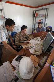 Image du Maroc Professionnelle de  Des ouvriers de STROC s'activent à faire fonctionner de la plus grande Laverie de phosphate pour l'OCP à Khouribga, Jeudi 8 Juillet 2010. STROC Industrie est une société marocaine qui exerce son métier dans le domaine de l’ingénierie d’exécution pour les industries de procédé, les réalisations à son actif l’ont conduit à développer une expertise et un savoir-faire fort dans la construction ainsi que dans différents métiers afin d'offrir des solutions clé en main pour satisfaire au mieux ses clients. Parmi ces réalisations ont trouve : des unités de stockage et de traitement de produits liquides ou gazeux, installations de manutention et de traitement de produits en vrac ainsi que dans les domaines de Ingénierie Etudes, Génie Civil, Chaudronnerie, Structure Métallique, Tuyauterie, Montage, Maintenance, Bâtiments industriels, Logistiques, Tertiaires et Ouvrages d’Art. (Photo / Abdeljalil Bounhar)